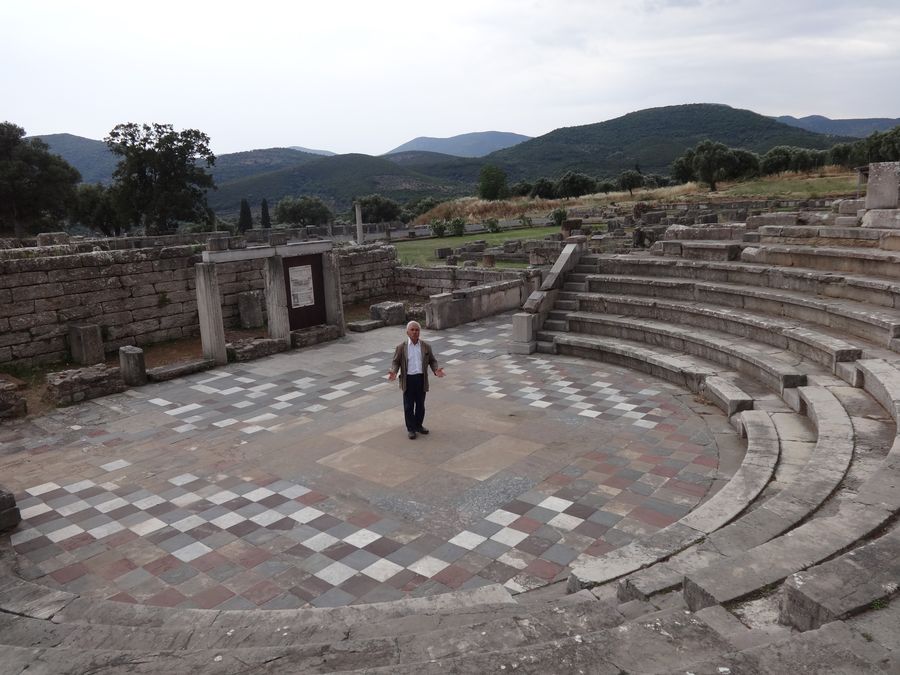 Ιούνιος 2015 - Αρχαία Μεσσήνη — Επιβεβαιώνοντας την ακουστική του θεάτρου της Αρχαίας Μεσσήνης